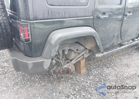 2010 Jeep Wrangler Unlimited Sport z USA, uszkodzony, nr VIN 1J4BA3H16AL101686